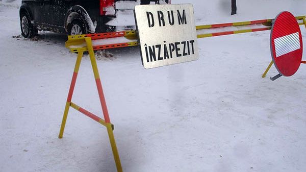 A forțat filtrul Poliției și a plecat pe drumul înzăpezit. Ce a urmat e incredibil
