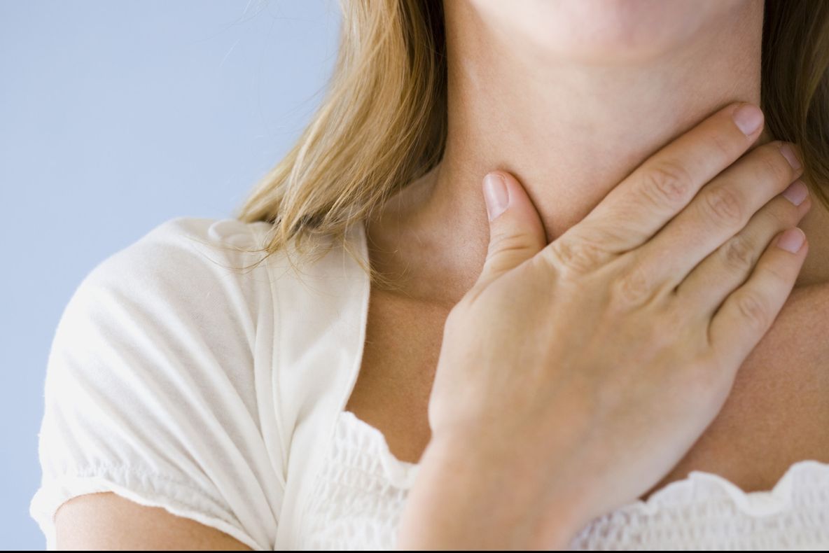 Cele mai bune tratamente naturale pentru durerile în gât