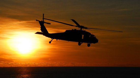 Accident grav în Pacific. Două elicoptere militare s-au ciocnit în aer. 12 persoane, dispărute