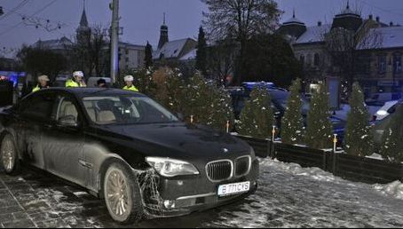 Fiul unui om de afaceri, scos cu echipajele de urgență din bolidul în care adormise 