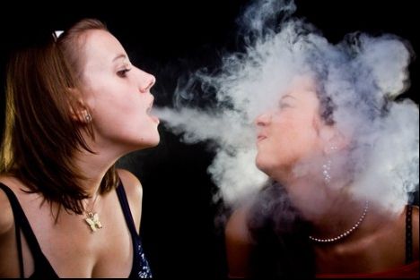 Ce poți să pățești când te muți în casa unui fumător. Pericolul uriaș la care te expui