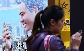 Vine din China şi e noua nebunie pe internet: adolescenţii se filmează făcând asta!