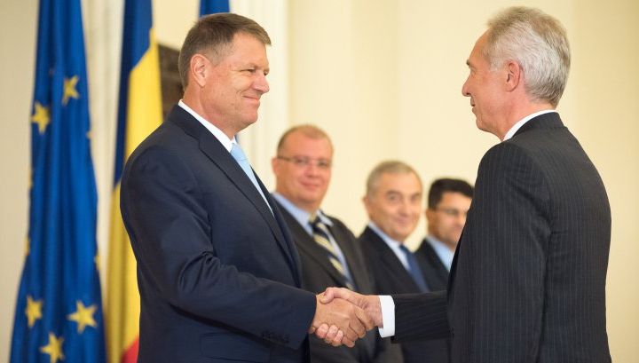 Iohannis, întâlnire cu ambasadorul SUA. Președintele decorează un program american de educație 