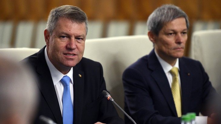 Întâlnire Klaus Iohannis - Dacian Cioloş la Cotroceni. Urmează o întâlnire a premierului cu FMI