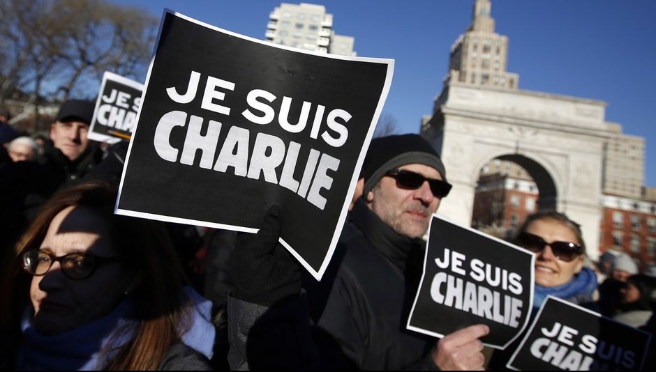 Charlie Hebdo, la un an de la atentate. Săptămânalul satiric își păstrează spiritul provocator