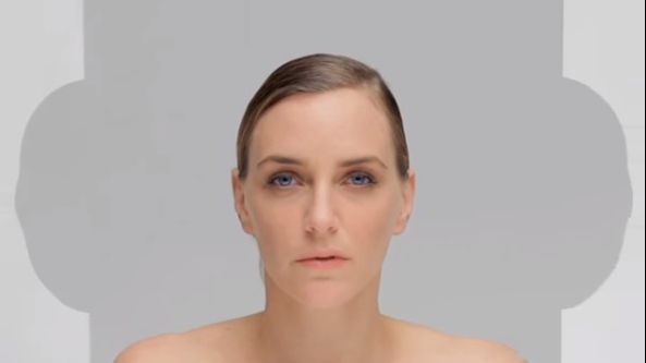 Cum arată 365 de zile de machiaj pe fața ta. Te cutremuri după ce vezi imaginile