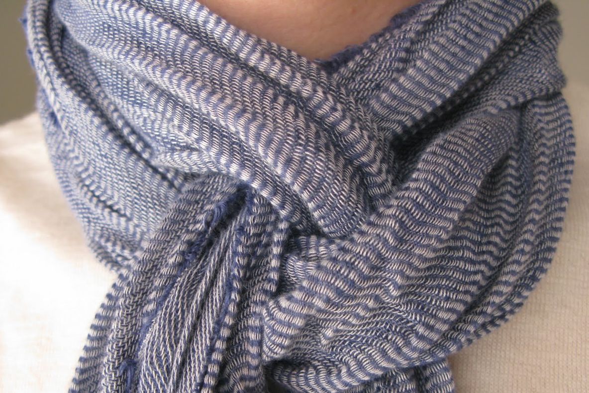 Un tânăr de 16 ani din Suceava s-a spânzurat cu fularul fostei iubite. Ce a urmat e cutremurător