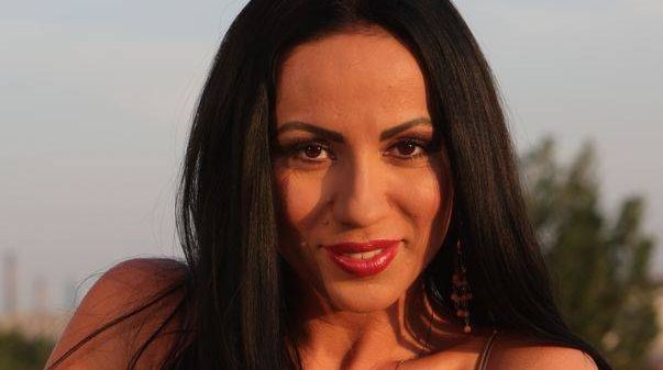 Rocsana Marcu prezenta o emisiune pe pârtia Clăbucet. Ce a făcut o tânără în spatele ei e AMUZANT