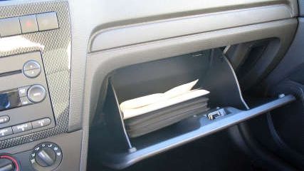 A furat o maşină, dar când a deschis torpedoul au avut o surpriză. Continuarea e fabuloasă