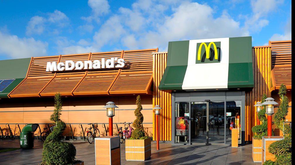 Cel mai tare client MC Donald`s! Nu o să-ți vină să crezi cum a venit la restaurant