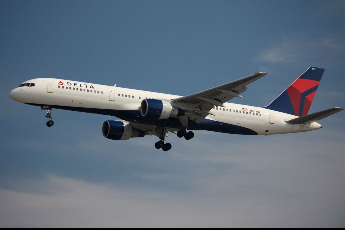 Aterizare de urgență pentru un avion de pasageri. Ieșea fum din cabina căpitanului