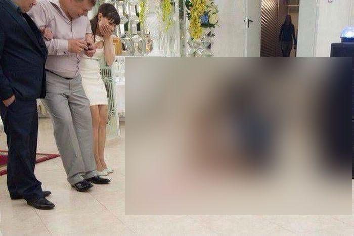 Momentul șocant al nunții. Mirele și mireasa au apărut în fața tuturor și au făcut asta