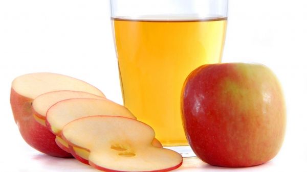 Bea o linguriță de oțet de mere, pe stomacul gol, în fiecare dimineață. Efectul este spectaculos