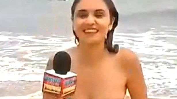 Momentul incredibil în care o reporteră își pierde sutienul, LIVE la TV