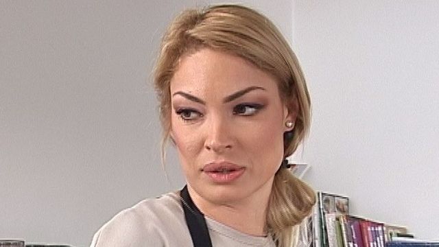 Valentina Pelinel a primit o palmă de la fostul soţ