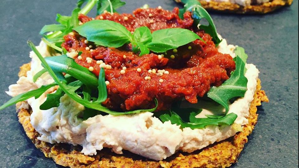 FOOD REPORT – Uite cum se face Pizza Raw vegană. Vezi reţeta