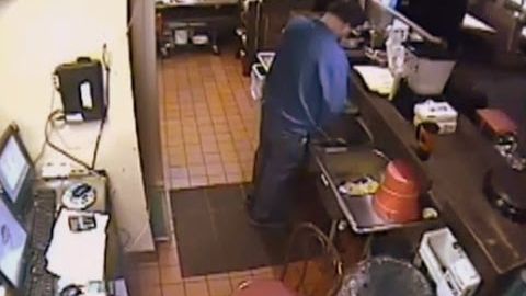 Cum au ajuns doi hoţi să ceară ajutor Poliţiei, ca să scape de furia "victimei"