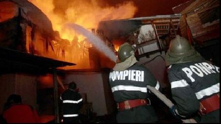 A incendiat gospodăria, după o ceartă cu fratele său 