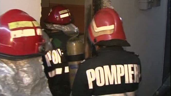 Incendiu la subsolul unui bloc din Braşov. O parte dintre locatari, evacuaţi