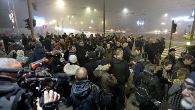 Jurnaliştii sârbi, proteste faţă de "presiunile politice". "Situația se deteriorează pe zi ce trece"