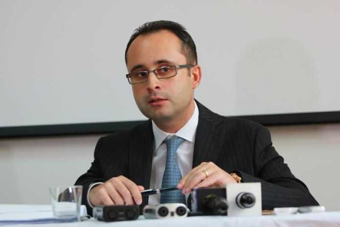 Cum a confiscat Cristian Buşoi tragedia din clubul Colectiv şi cutremurul din 1977 