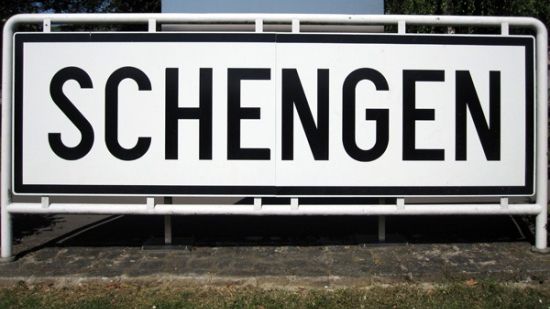 Comisia Europeană aprobă prelungirea controalelor la frontiere în interiorul Spaţiului Schengen