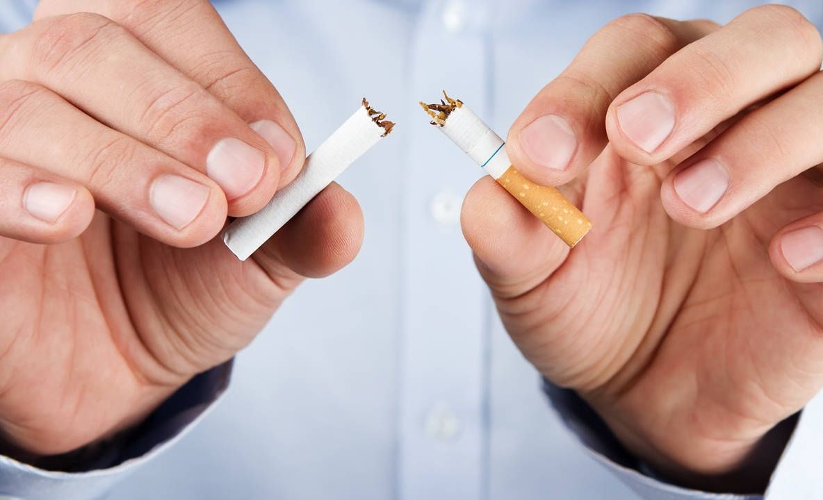 Legea care interzice fumatul în spaţii publice, declarată constituţională. Când intră în vigoare