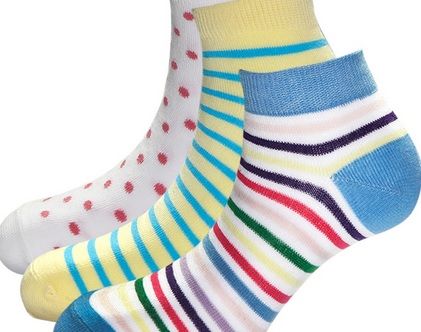 Cel mai eficient truc pentru şoferi. De ce este bine să laşi peste noapte o ŞOSETĂ în maşină