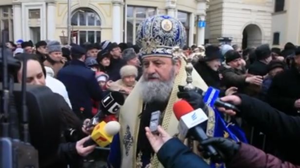 "Împărăţia Cerurilor se ia cu năvală, dar nici chiar aşa" - scene şocante de Bobotează, la Sibiu