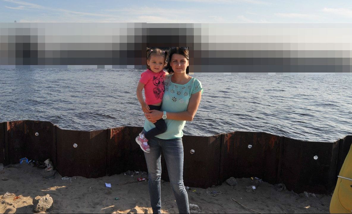 Au făcut o poză cu marea în fundal. Abia apoi au observat apariția șocantă din spatele lor