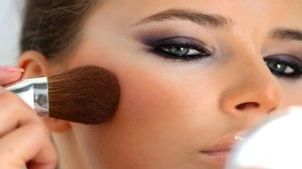 Cum să arăţi mereu tânără