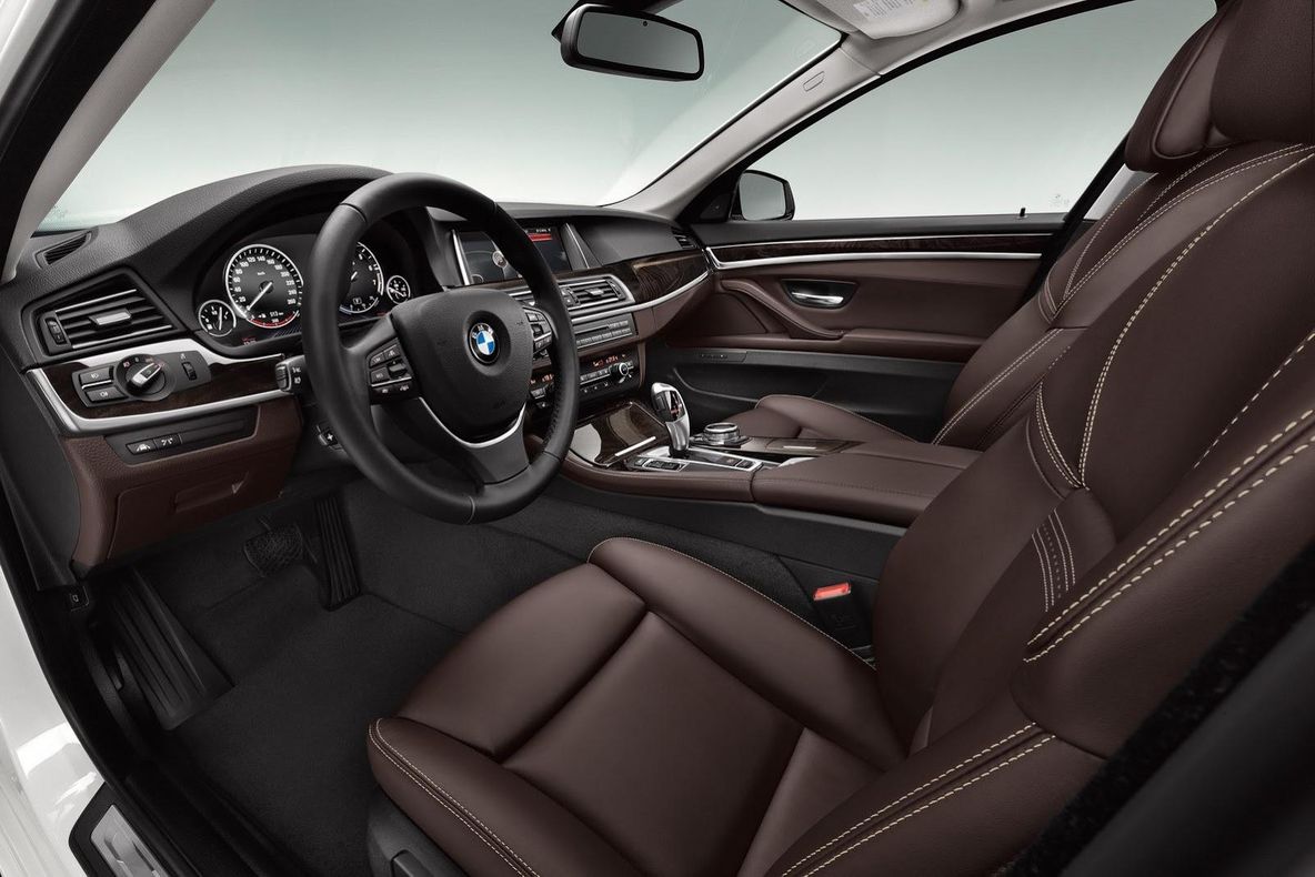 Cum trebuie să arate o maşină ca să impresionaţi o fată la prima întâlnire