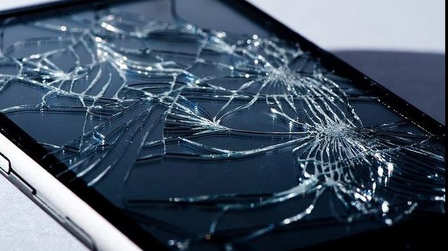 Cum să repari singur zgârieturile de pe telefonul mobil