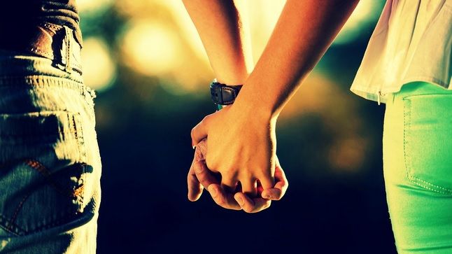 3 motive pentru care nu eşti sărutat la prima întâlnire