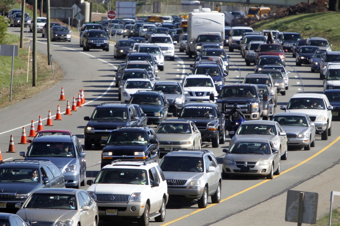 Băieţel de 3 ani, cu maşinuţa de jucărie pe autostradă. Poliţiştii au fost şocaţi