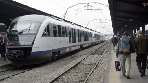 Senatul a decis: studenții vor circula gratuit cu trenul, indiferent de vârstă