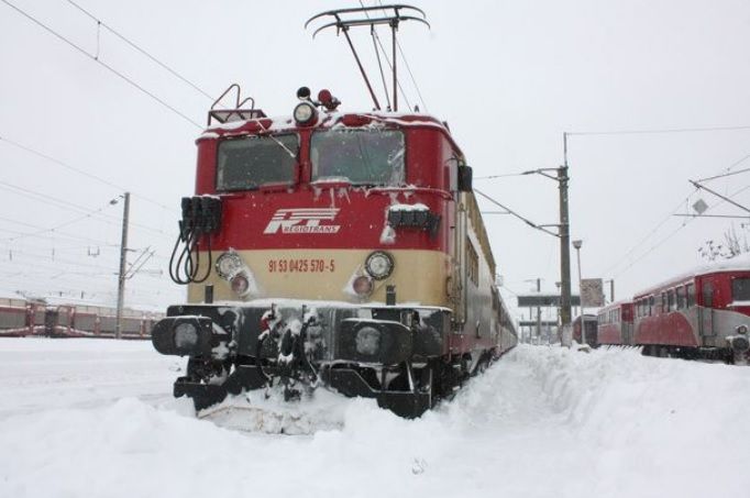 România, îngropată în zăpadă. Cum se desfăşoară circulaţia trenurilor în ţară
