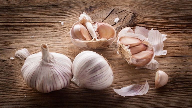 Atenție când cumpăraţi usturoi! Cel din China este foarte toxic. La ce trebuie să fiţi atent