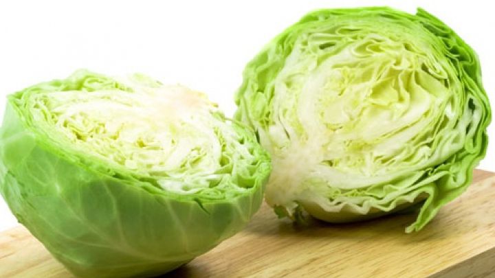 Ce se întâmplă dacă mănânci zilnic 300 de grame de varză crudă. E uimitor!