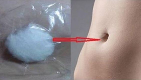 De ce să îţi pui vată în buric. Efectul este uimitor