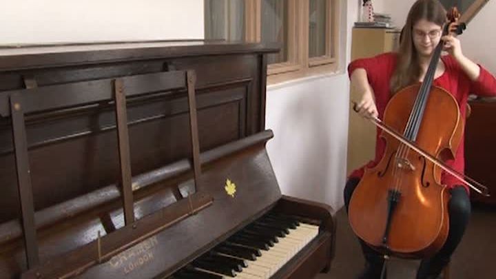 Români talentaţi: Izabela Ghergu, una dintre cele mai renumite violonceliste din tânăra generaţie