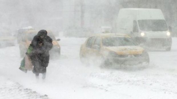 Viscolul face ravagii şi în Constanţa. Terasa unui restaurant, dărâmată