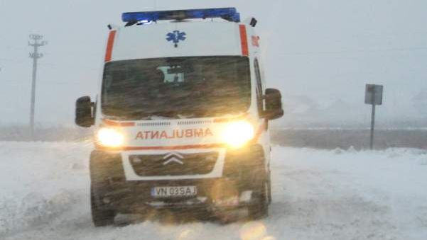 A ajuns la spital după 5 ore. Drama prin care a trecut o bătrână de 79 de ani din judeţul Bacău