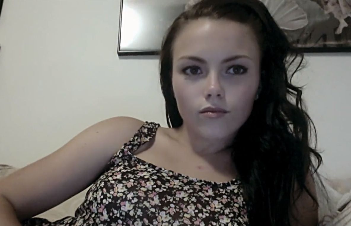 ȘOCANT. Ce a pățit o tânără care a uitat să închidă camera web de la laptop. Imaginile..