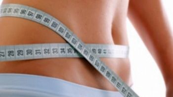 Vrei să slăbeşti? Află cum te ajută mierea şi scorţişoara