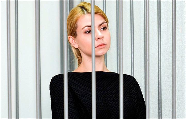 Furie într-un oraş din Siberia. Această rusoaică de bani gata a ucis 2 oameni, dar a scăpat-o "tati"