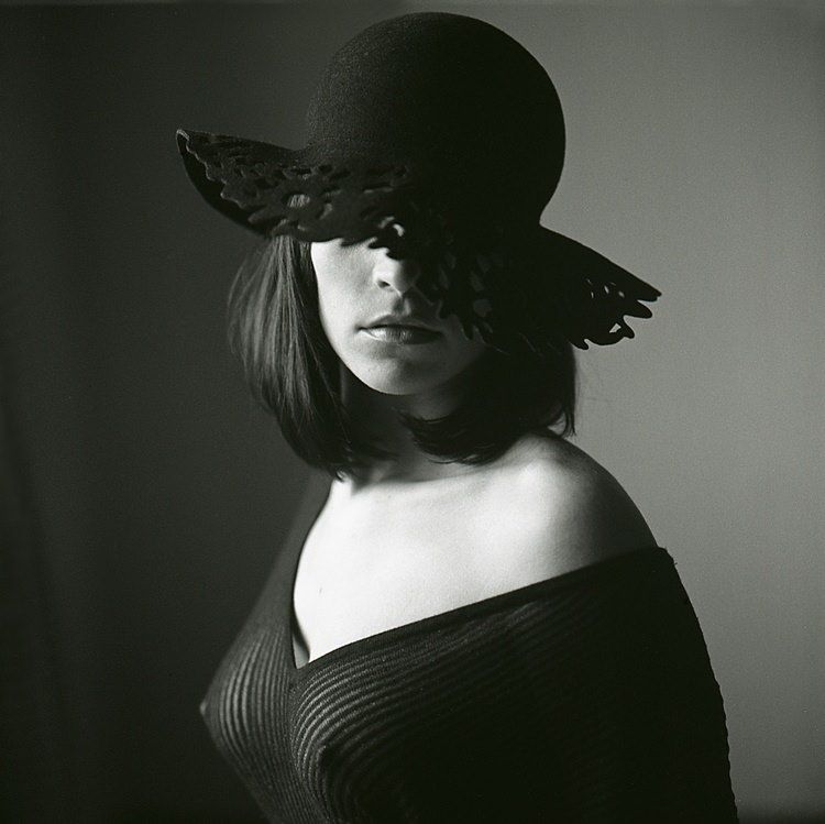 Laura Andreşan şi-a schimbat radical look-ul. Profa de sex arată cu totul diferit 