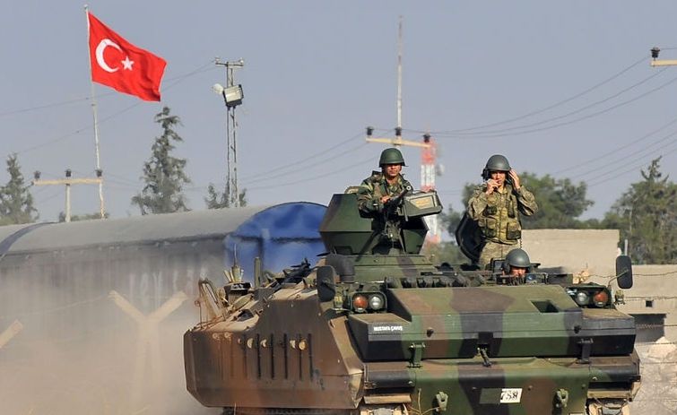 Turcia nu ţine cont de avertismentele Franţei şi SUA şi continuă să bombardeze în Siria