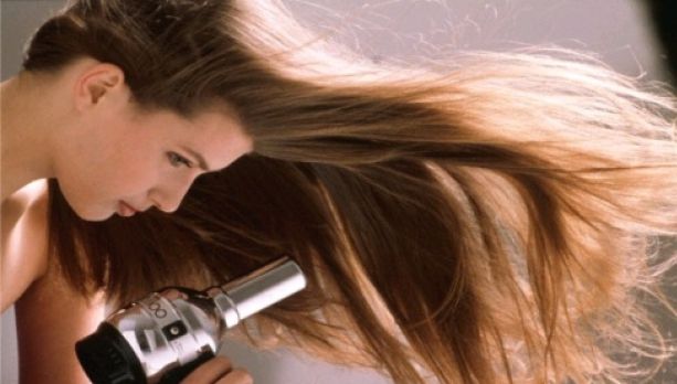 Minciunile frumuseţii. Patru mituri demontate despre păr