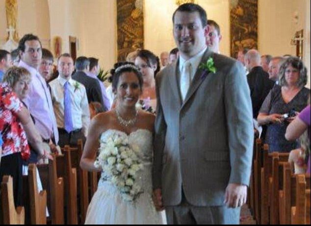 Au fost de acord să-și graveze verighetele. Soțul a înmărmurit când a dat-o jos. Ce scria pe inel